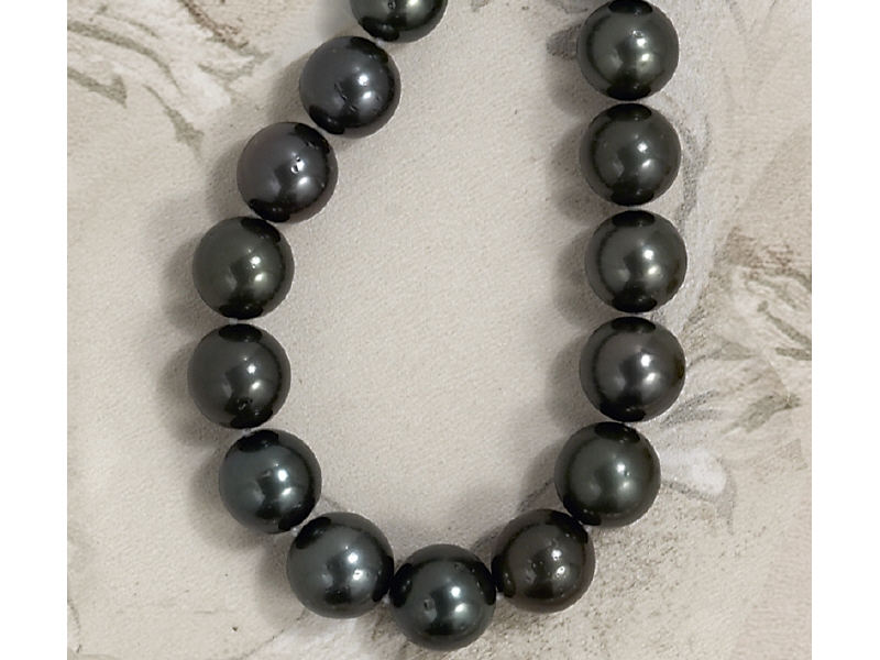 Appraisal: BLACK SOUTH SEA PEARLS South Sea Tahitian cultured pearl necklace