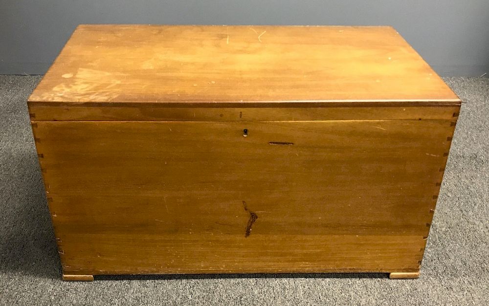 Appraisal: Mahogany Dove Tail Cedar-Lined Blanket Chest Mahogany cedar-lined blanket chest