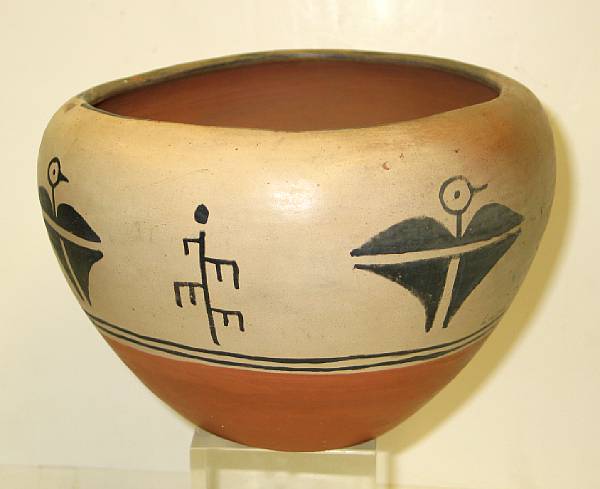 Appraisal: A Santo Domingo pictorial pottery bowl Lupe T diameter in