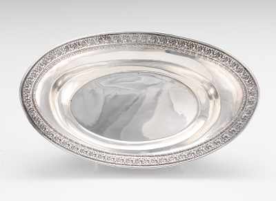 Appraisal: A Sterling Silver Boat Shape Serving Dish by Alvin With