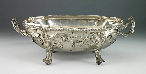 Appraisal: A George II silver soup tureen with unmarked liner and