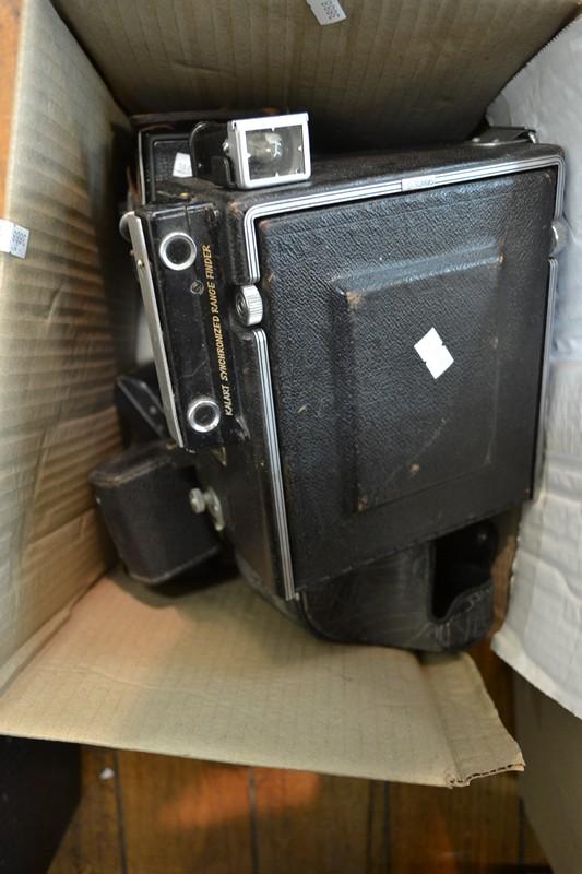 Appraisal: BOX OF VINTAGE CAMERA EQUIPMENT INCL TWIN LENS REFLEX ETC