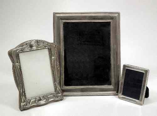 Appraisal: An Elizabeth II silver rectangular photograph frame of plain design