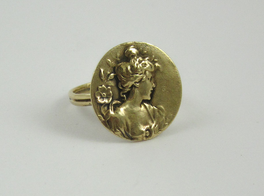 Appraisal: FOURTEEN KARAT YELLOW GOLD RING with a yellow gold portrait