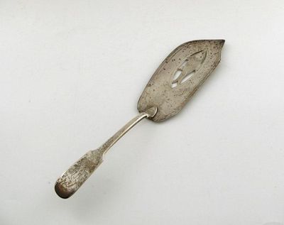 Appraisal: A George III fish Fiddle pattern slice the blade engraved