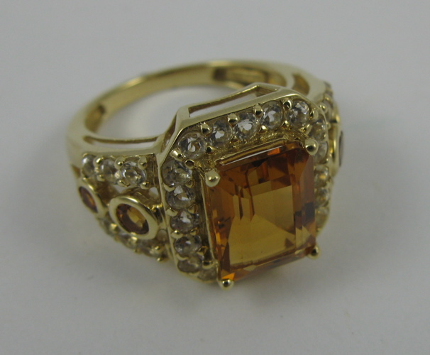 Appraisal: CITRINE AND K YELLOW GOLD RING centering an emerald-cut citrine