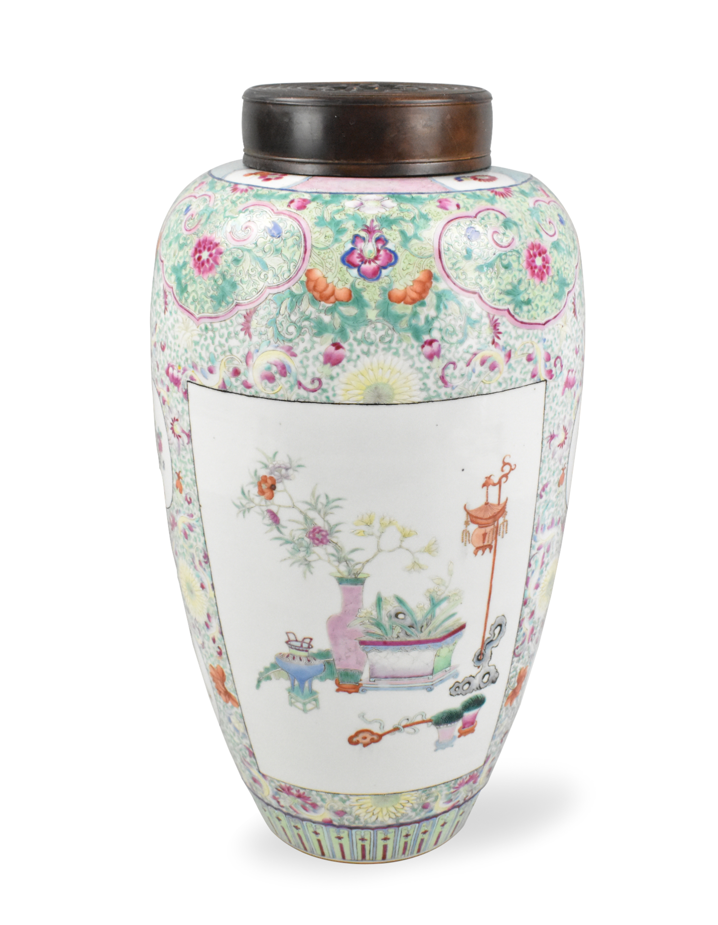 Appraisal: A Chinese famille rose covered jar dating from the th