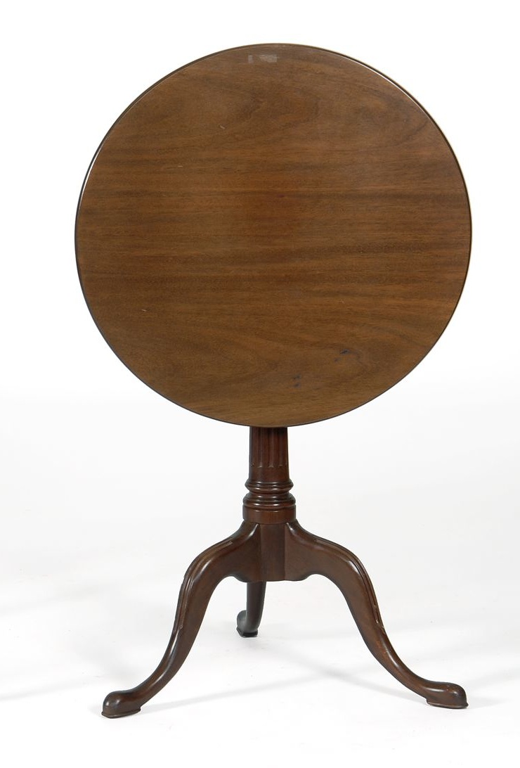 Appraisal: KITTINGER QUEEN ANNE-STYLE TILT-TOP TABLE In mahogany Labeled on underside