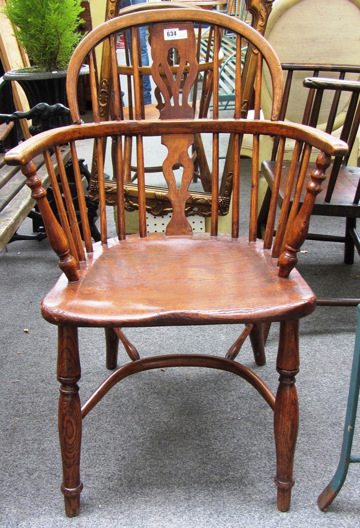 Appraisal: An th century ash and elm bow back Windsor chair