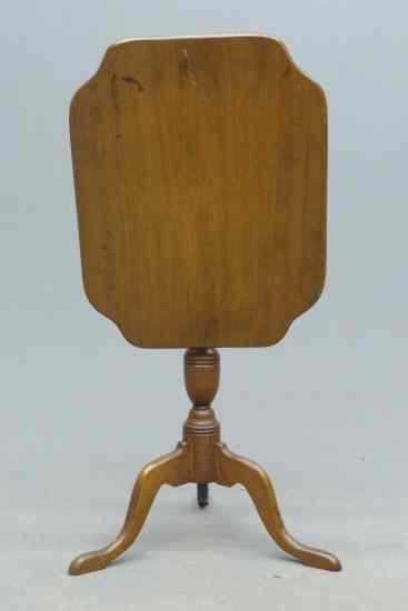 Appraisal: th c shaped tilt top candlestand Top '' x ''