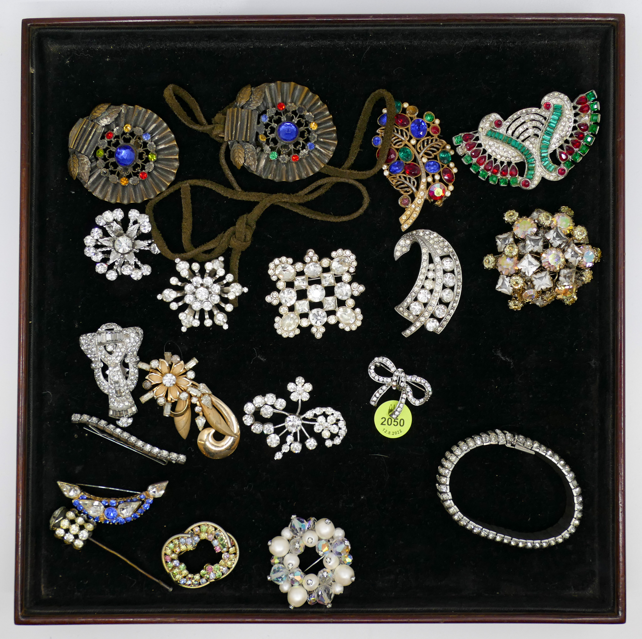 Appraisal: Tray of Vintage Rhinestone Brooches and Jewelry