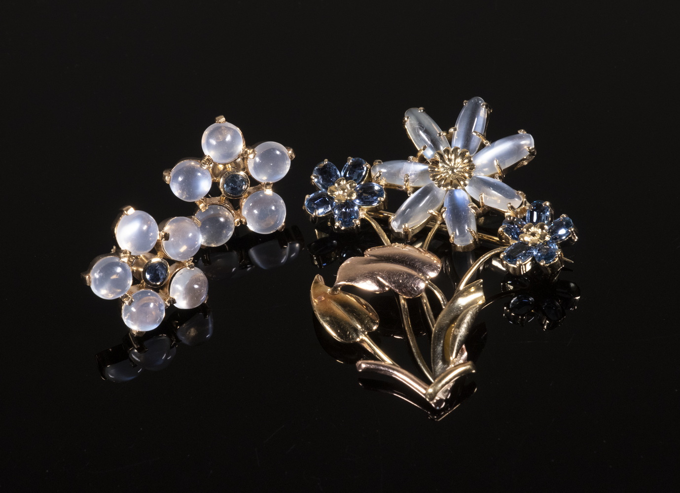 Appraisal: PIECE VINTAGE RETRO JEWELRY SUITE Includes floral form brooch in