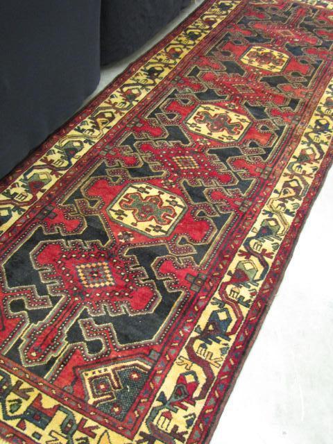 Appraisal: Oriental rug semi-antique Saveh ' x '