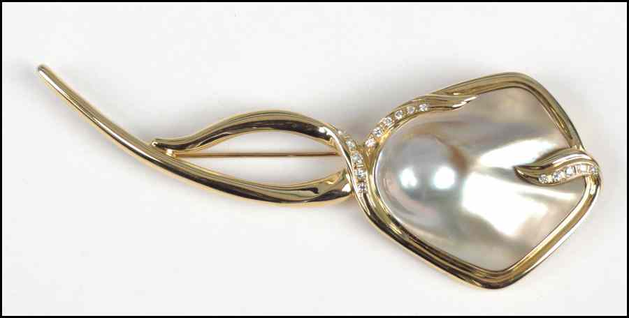 Appraisal: PEARL DIAMOND AND KARAT YELLOW GOLD BROOCH Sixteen round diamonds