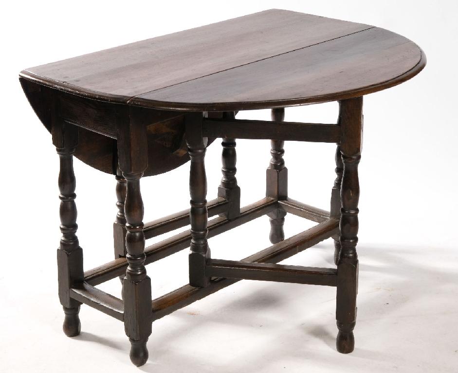 Appraisal: th CENTURY OAK GATELEG DINING TABLE the oval top raised