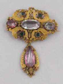 Appraisal: A yellow metal tests carat gold antique pendant brooch set