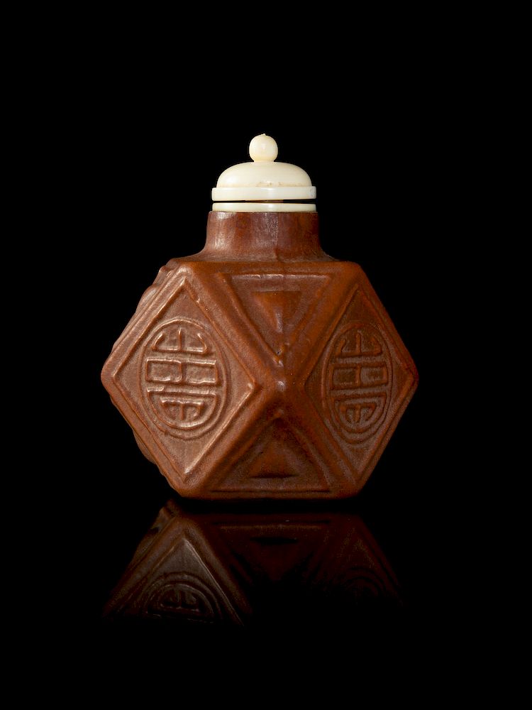 Appraisal: A Chinese Gourd Snuff Bottle Height in cm A Chinese