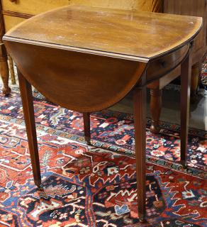 Appraisal: Drop leaf side table in the Sheraton taste having a