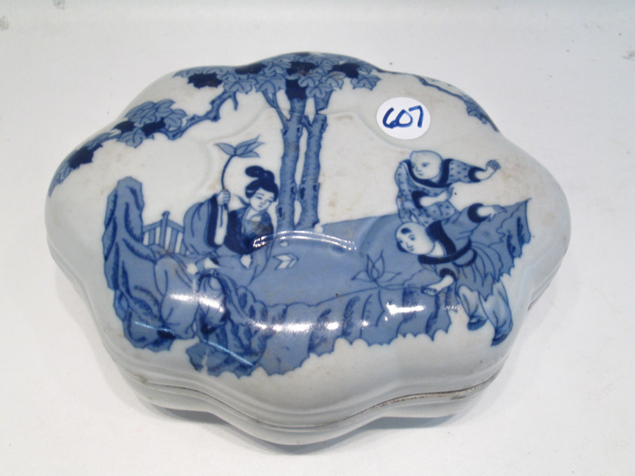 Appraisal: CHINESE PORCELAIN LOBED LIDDED DISH with a blue and white