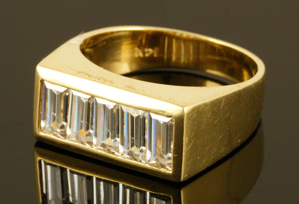 Appraisal: - Men's K Gold Ring with Cubic Zirconia Men's K