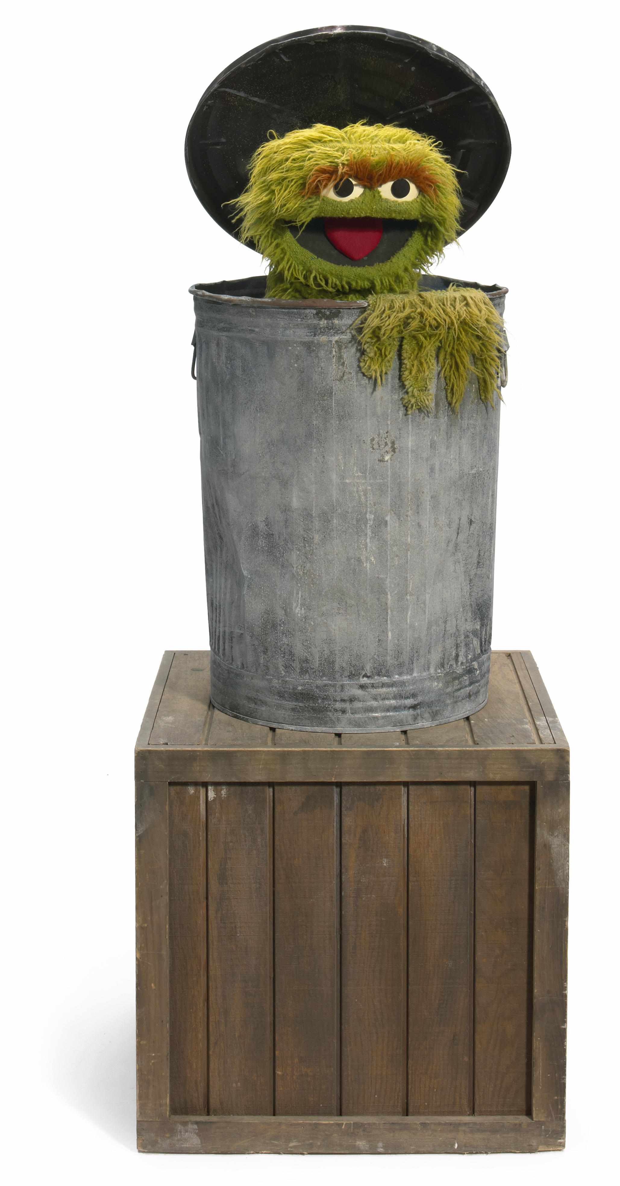 Appraisal: Sesame Street ''Oscar the Grouch'' display Featuring a mechanized Oscar