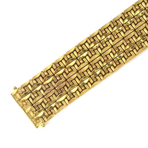 Appraisal: An k gold bracelet with extra link grams length in