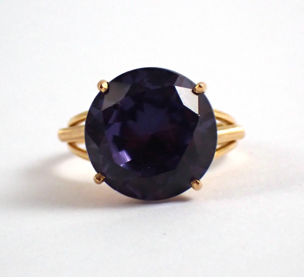 Appraisal: COLOR CHANGE SAPPHIRE AND EIGHTEEN KARAT GOLD RING with four