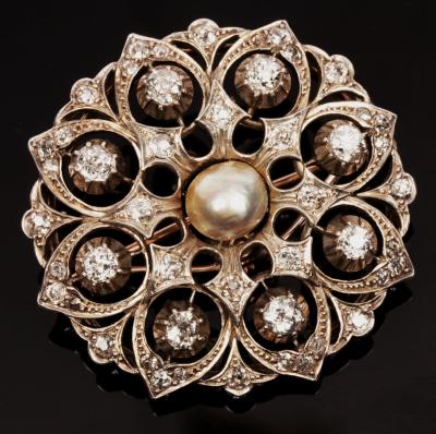 Appraisal: A Victorian diamond and pearl cluster brooch pendant the central