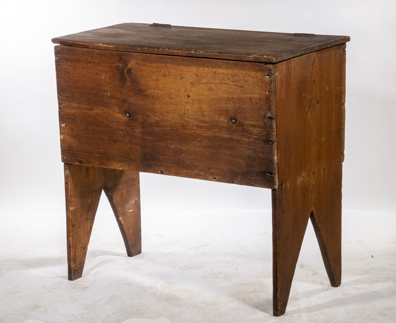 Appraisal: PINE FLOOR-STANDING STORAGE BOX th c Pine Lift Top Storage