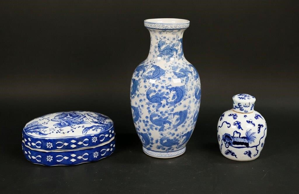 Appraisal: pieces blue and white Chinese porcelain Vase H box with