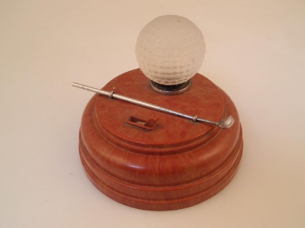 Appraisal: A C Bakelite golf ball desk lamp