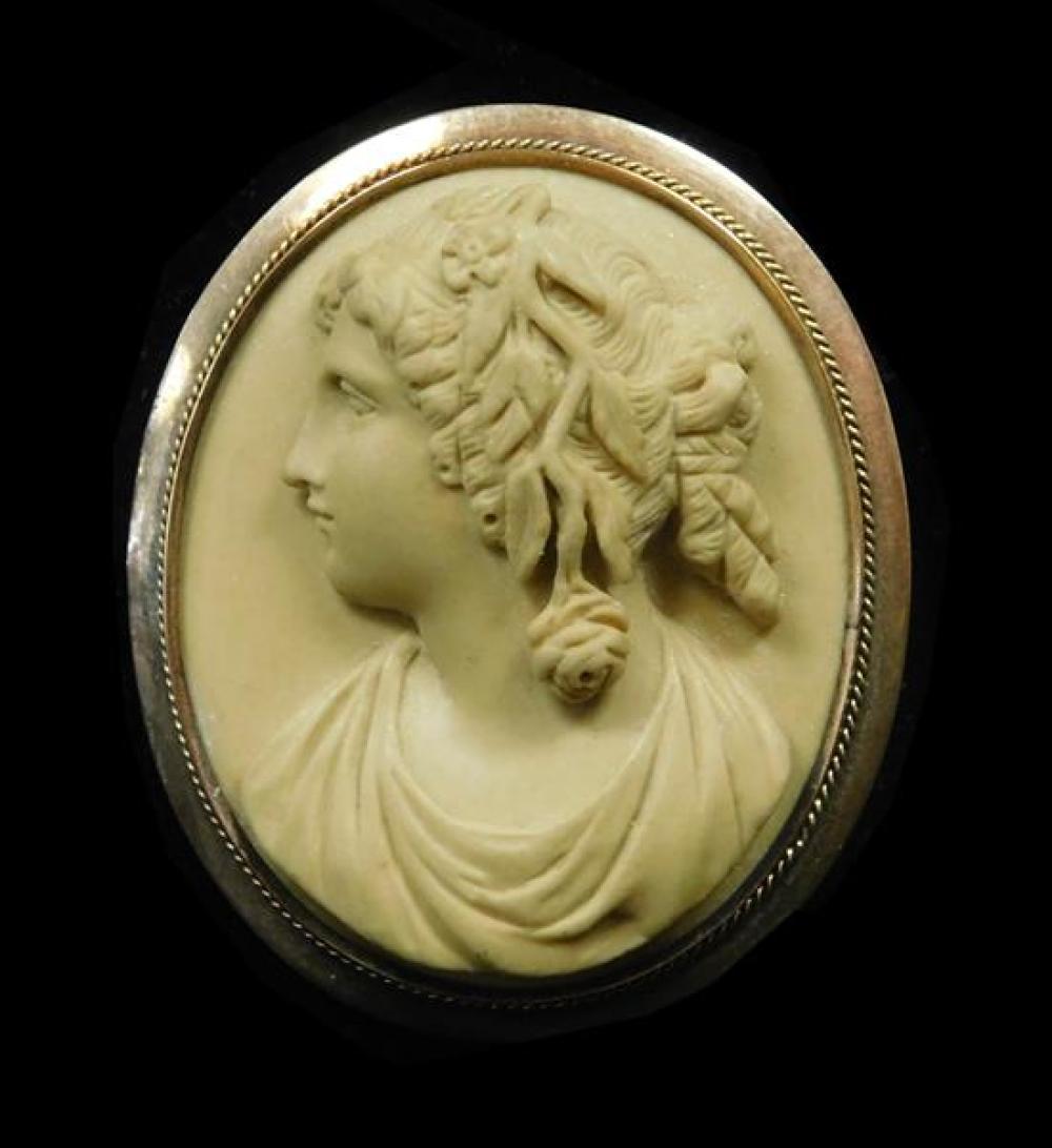 Appraisal: JEWELRY Tested K yellow gold cameo frame with base metal