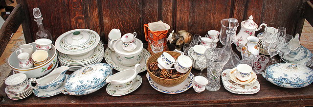 Appraisal: A QUANTITY OF MISCELLANEOUS CHINA AND GLASS to include a