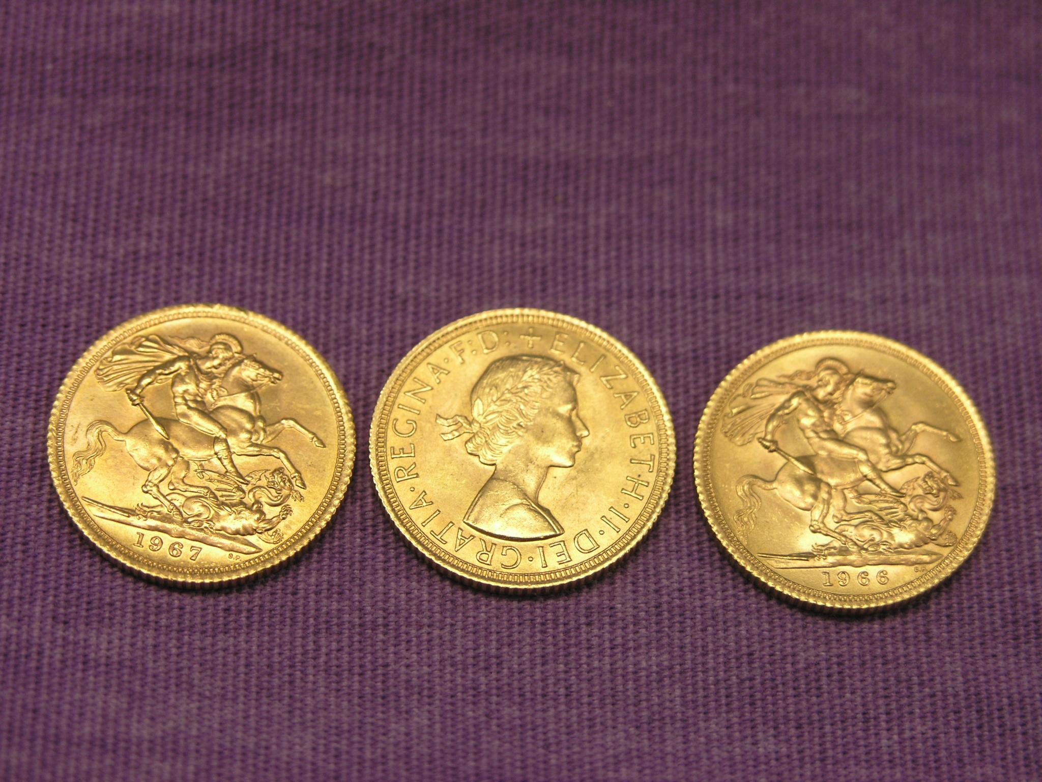 Appraisal: Three gold Sovereigns