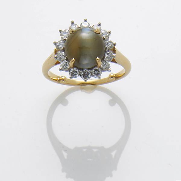 Appraisal: A cat's-eye chrysoberyl diamond and k gold ring