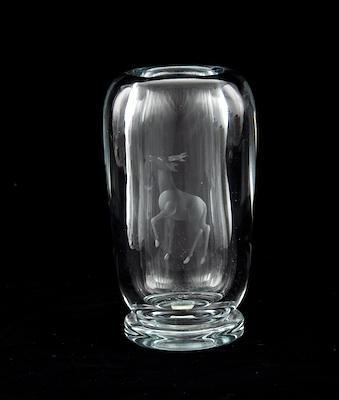 Appraisal: A Louis Kuhne Etched Crystal Vase The simple heavy shape