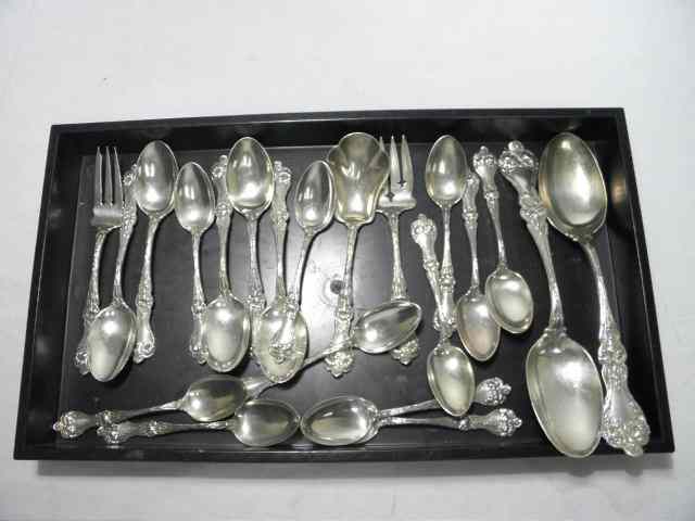 Appraisal: Lot of sterling silver floral pattern flatware pieces Includes ''