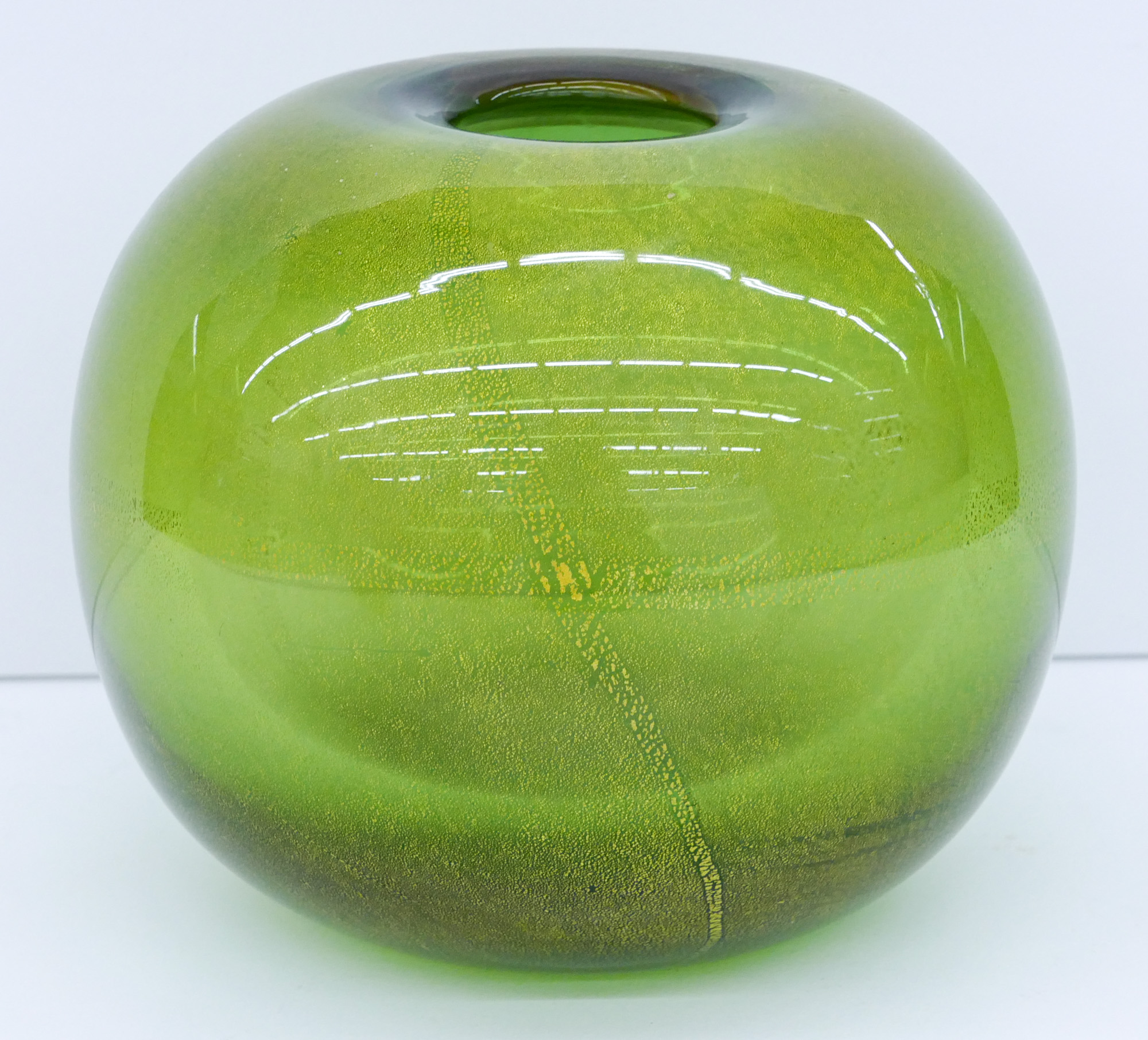 Appraisal: Laura de Santillana - Italian ''Sommersi Oro'' Vessel Blown Glass