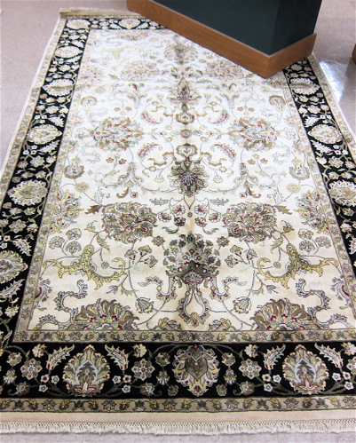 Appraisal: HAND KNOTTED ORIENTAL CARPET Persian Kashan design overall floral vine