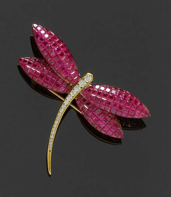 Appraisal: RUBY AND BRILLIANT-CUT DIAMOND BROOCH Yellow gold Decorative brooch in