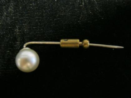 Appraisal: Yellow gold and pearl stick pin mm pearl