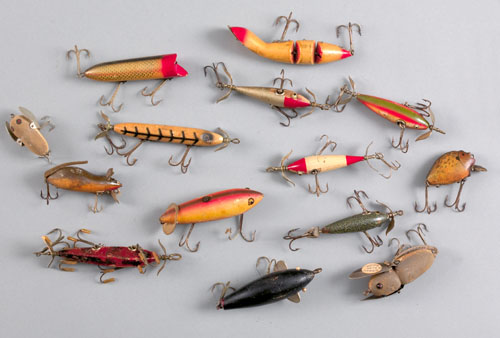 Appraisal: Fourteen wood fishing lures early mid th c most by