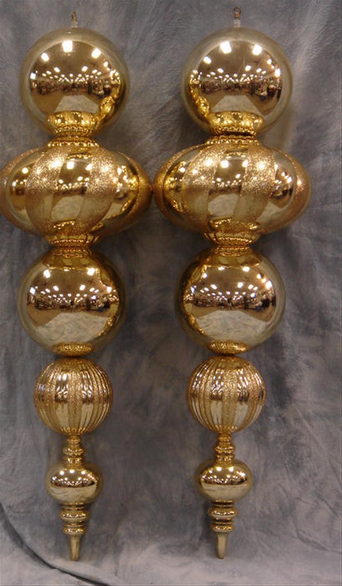 Appraisal: hanging gold glass ornaments h Estimate -