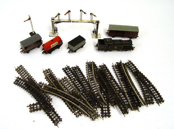 Appraisal: Small collection of Hornby gauge railway comprising locomotive four goods