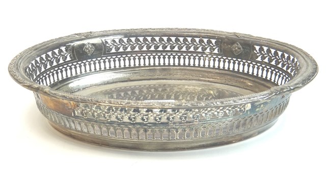 Appraisal: A silver oval bread or cake basket decorated with a