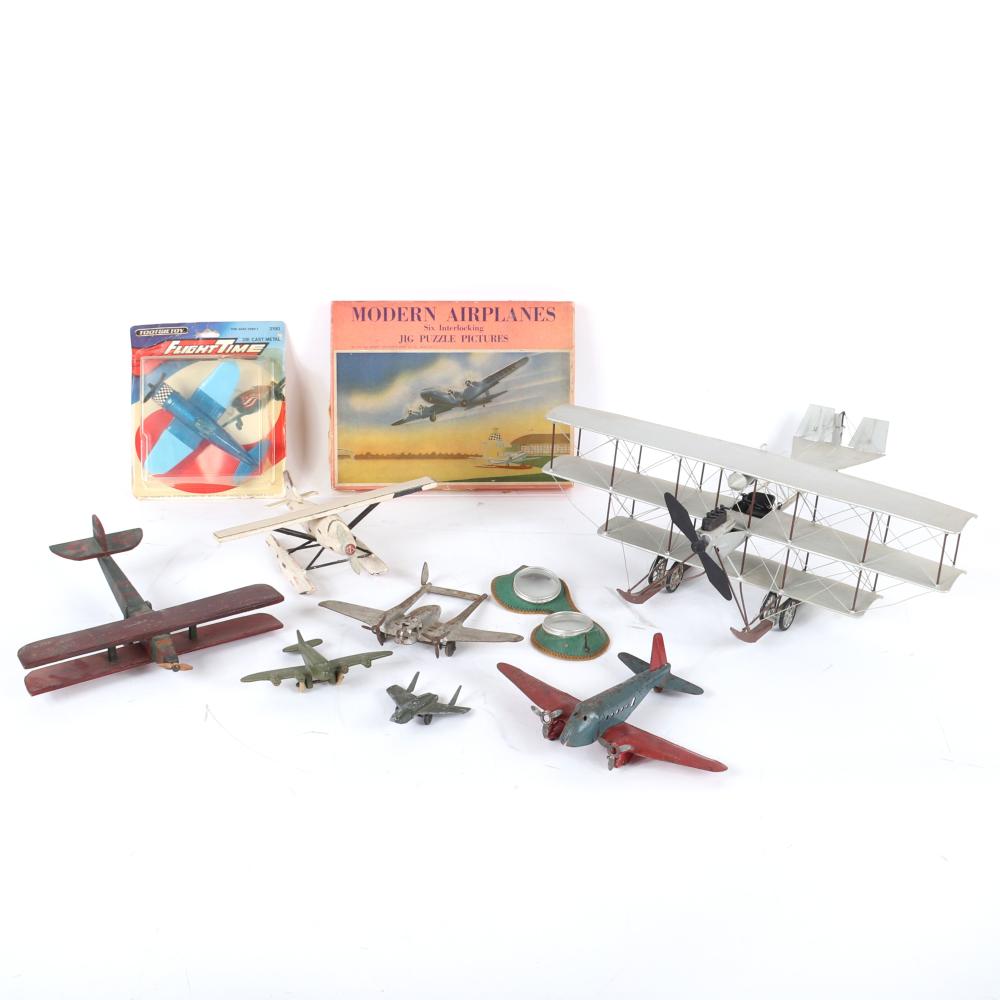 Appraisal: LOT OF MODEL AIRPLANES MISC AIRPLANE RELATED ITEMSLot of Model