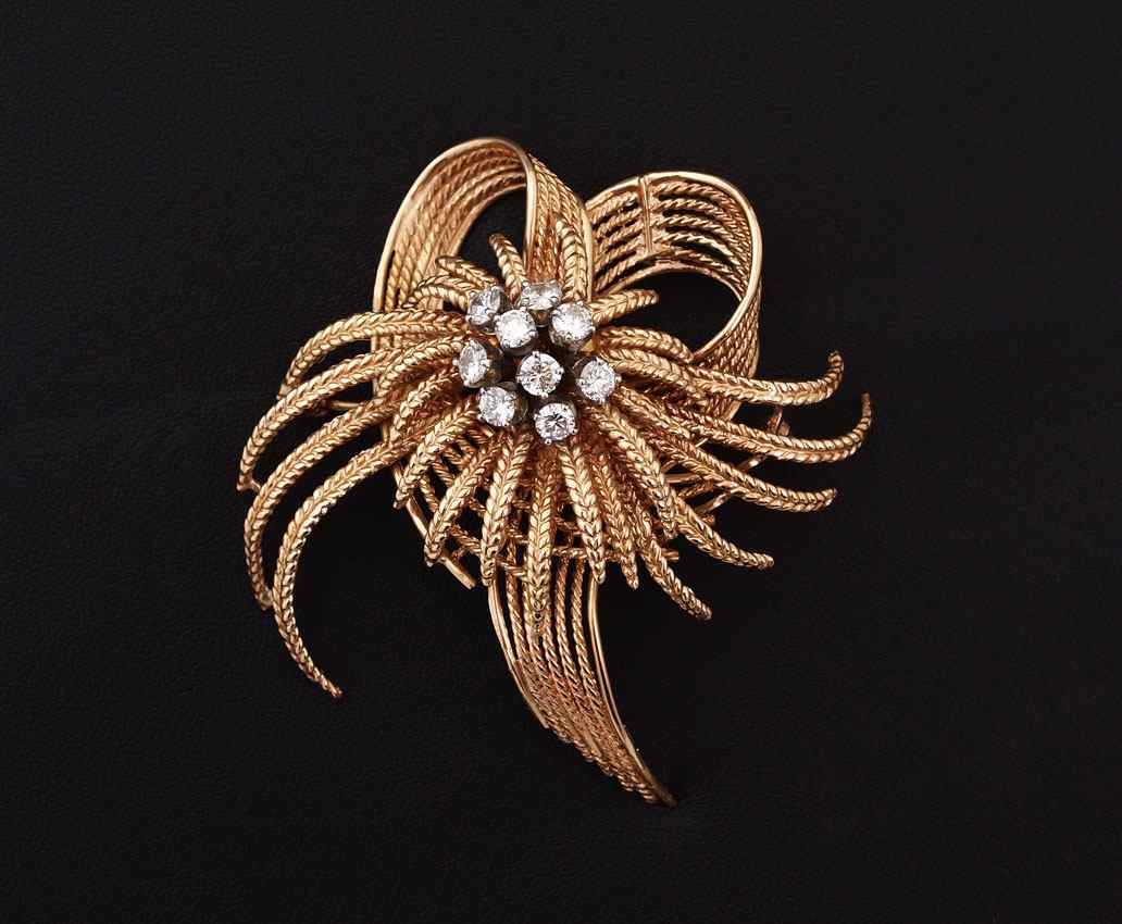 Appraisal: LARGE K DIAMOND BROOCH K yellow gold brooch contains round