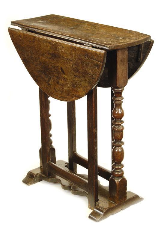 Appraisal: A small late th century oak gateleg table