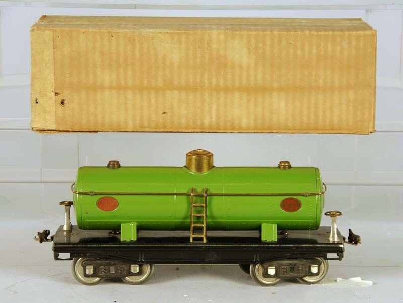 Appraisal: Lionel Standard Gauge Tinplate Tank Car with Description Very minor