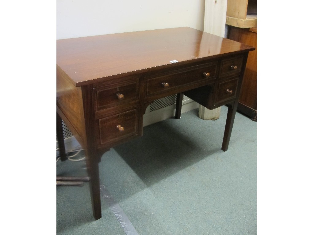 Appraisal: Mahogany kneehole desk